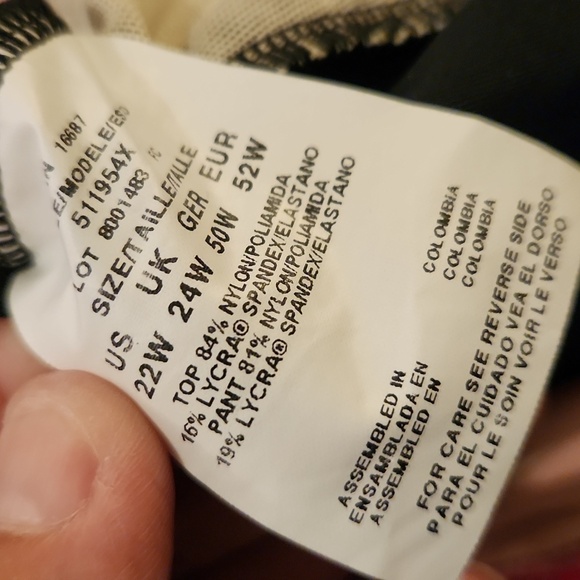 NWT!! Split skirt swimsuit - Picture 12 of 13